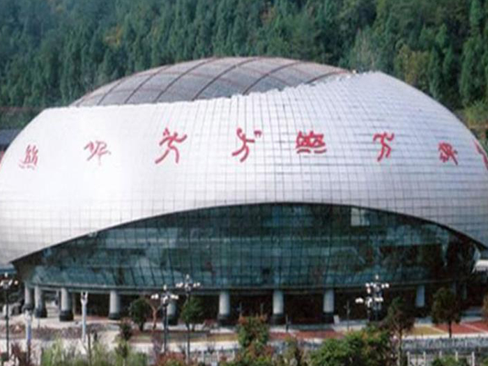广汉体育中心球形网架加工安装